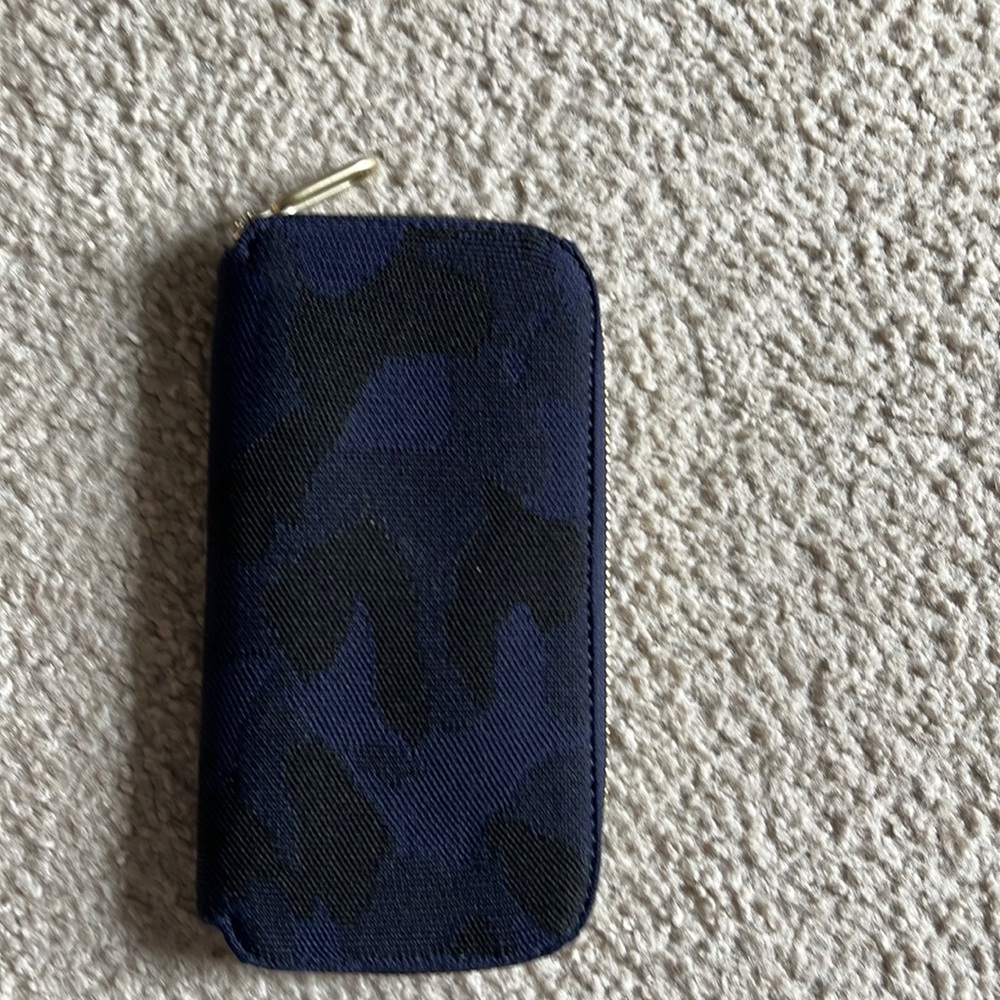 Rothy’s wallet